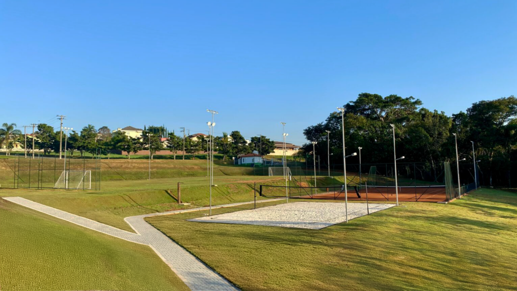 Campo de futebol e Quadras de Beach e Saibro